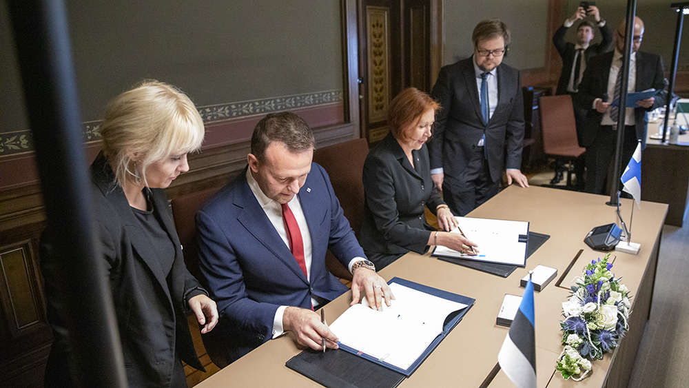 Paatero-Läänemets rahvastikuandmete vahetamise lepingu allkirjastamisel 21. september 2022