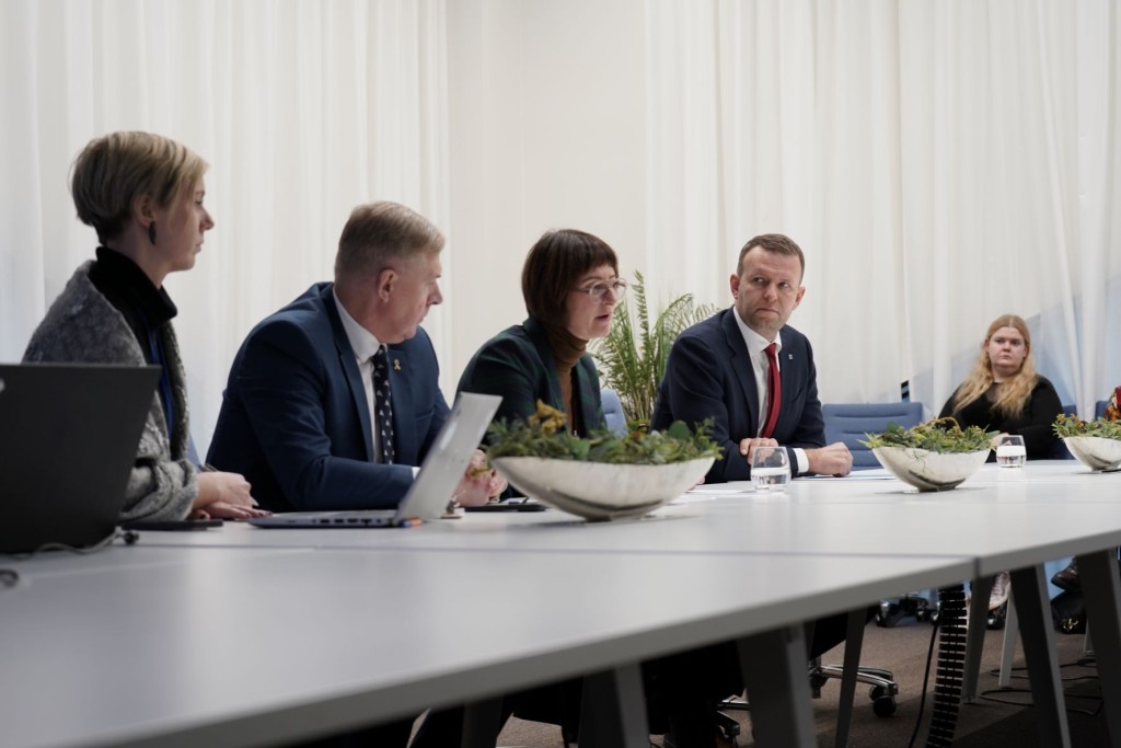 Ministrid allkirjastasid lähisuhtevägivalla ennetamise kokkuleppe koos tegevuskavaga