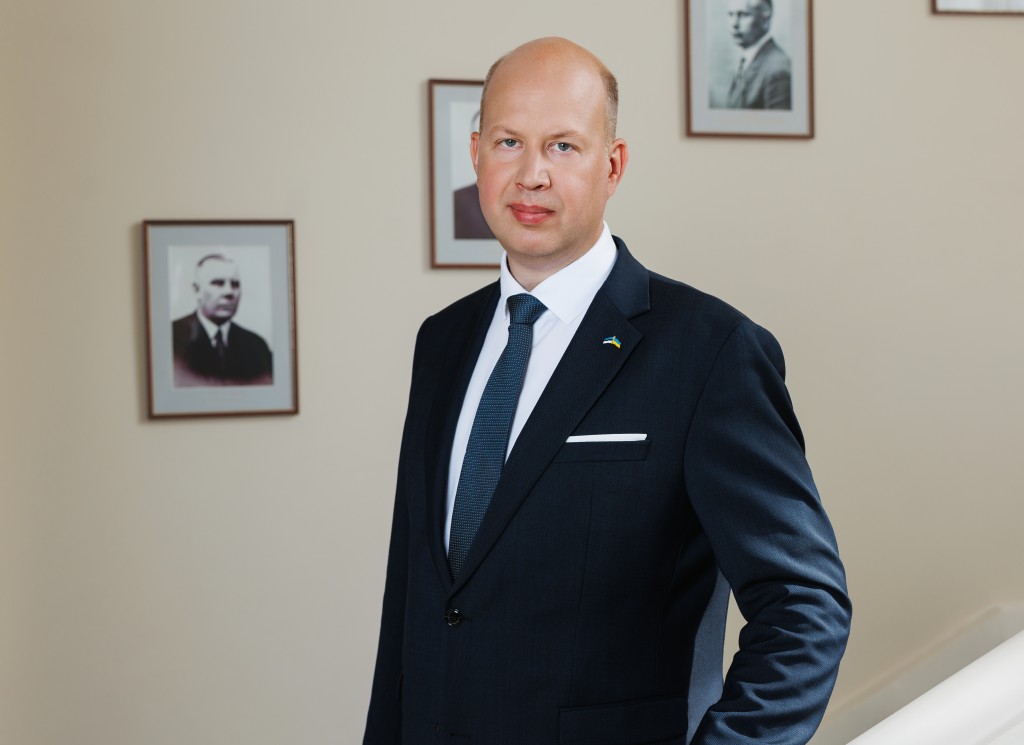 Taro siseministeeriumi trepil.jpg